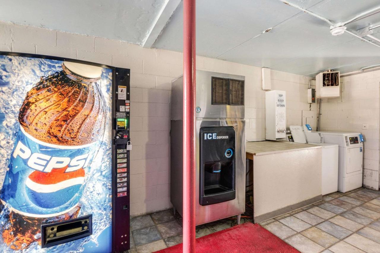 Econo Lodge Inn & Suites テレ・ホート エクステリア 写真