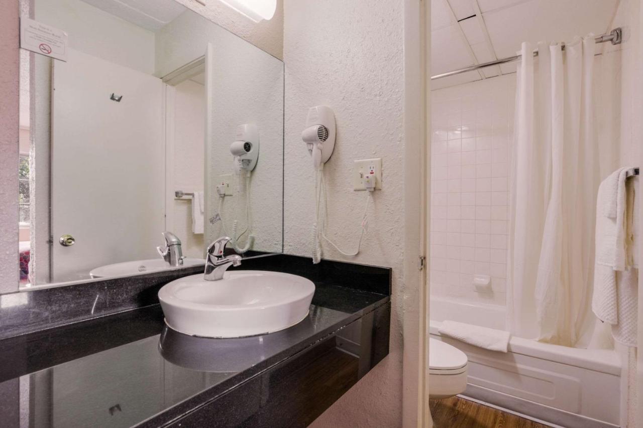 Econo Lodge Inn & Suites テレ・ホート エクステリア 写真